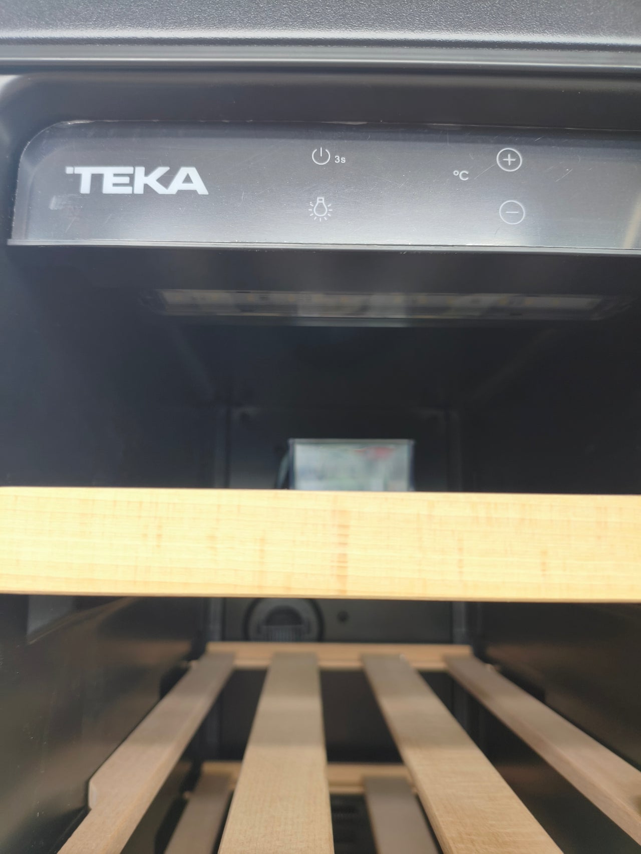Vinoteca Teka Sommelier RVU 10020 GBK para 20 botellas negra