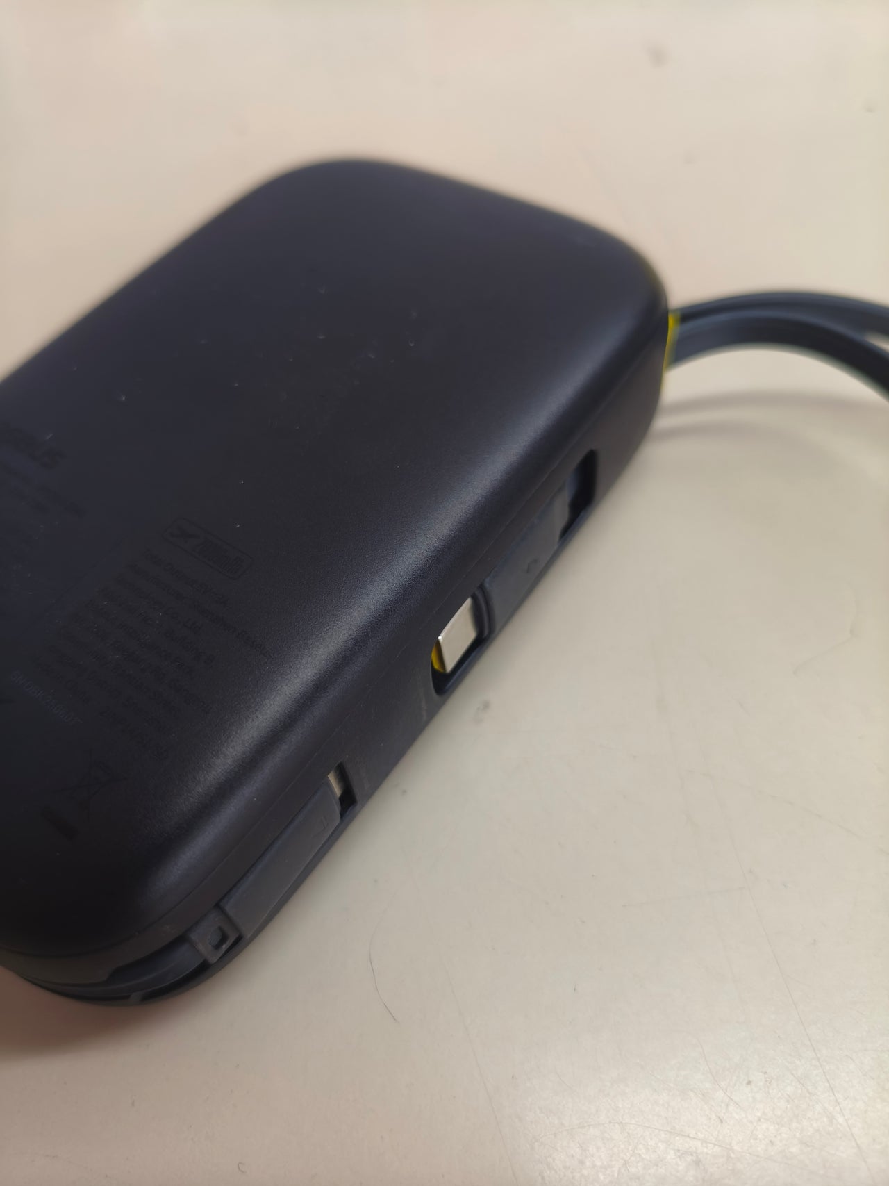 Baseus Powerbank 20.000 mAh, 45 W, con 2 cables USB-C integrados, negro.