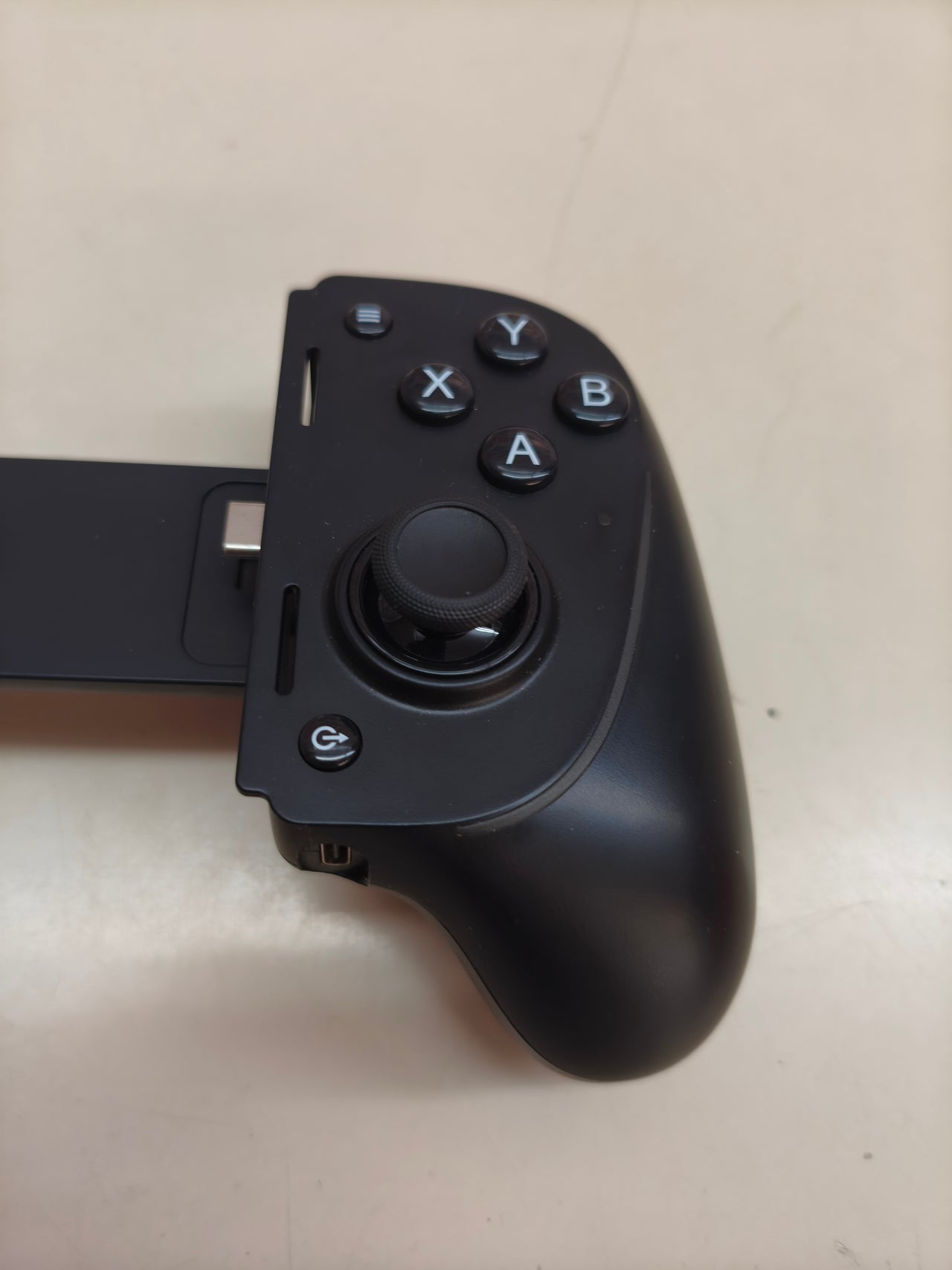 Razer Kishi Ultra, mando USB-C, Chroma RGB, hápticos HD, negro