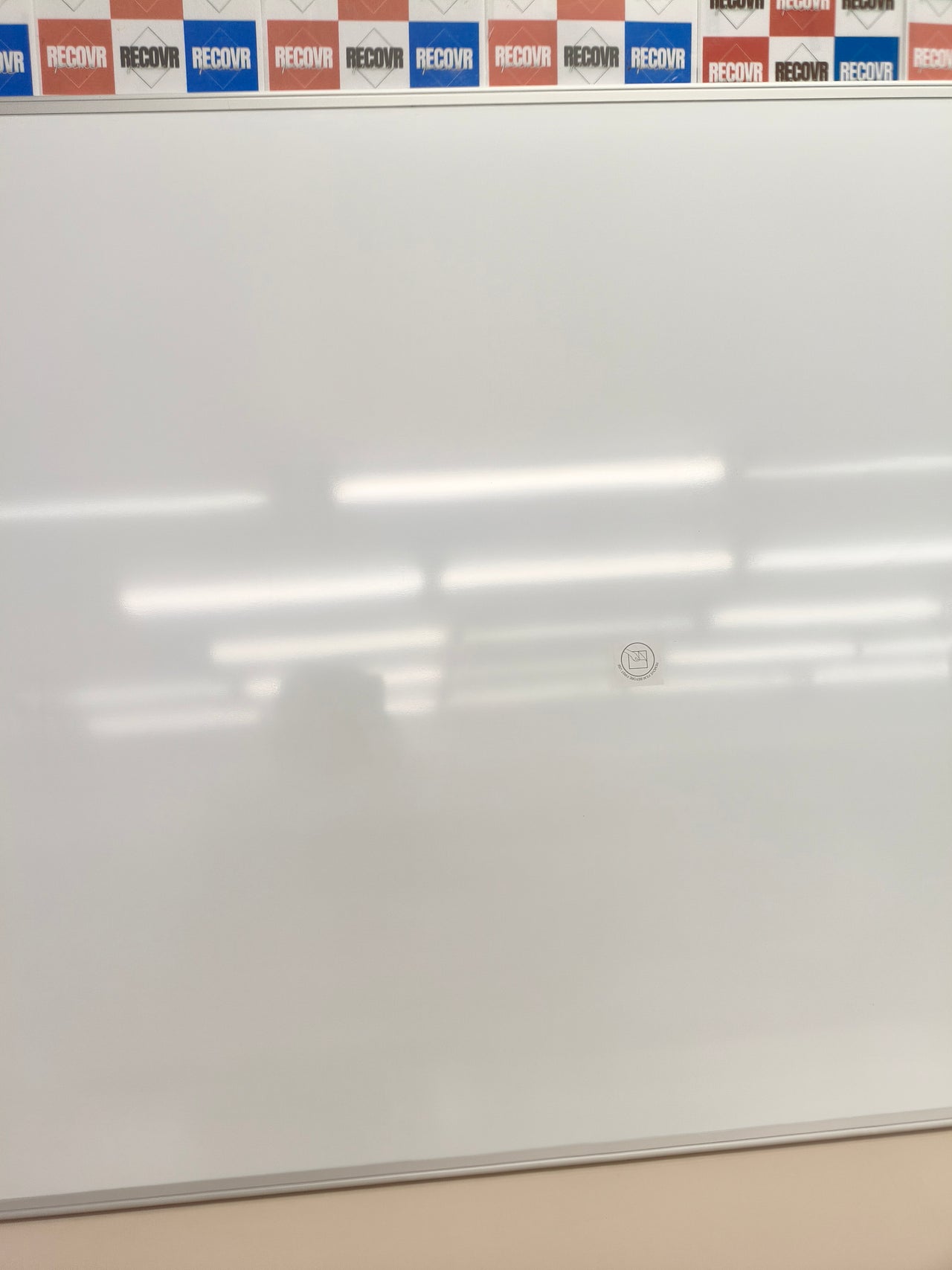 Pizarra blanca magnética OFITURIA 200x100 cm con marco de aluminio lacado