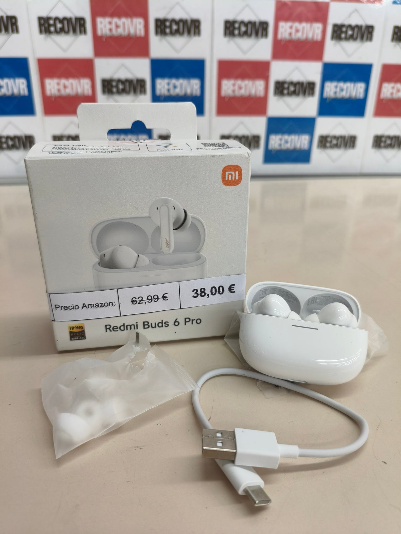 Auriculares Xiaomi Redmi Buds 6 Pro inalámbricos con cancelación de ruido blancos
