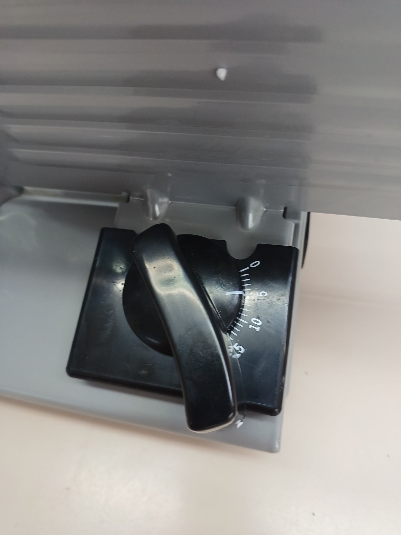 Cortafiambres eléctrico 180 W – Severin