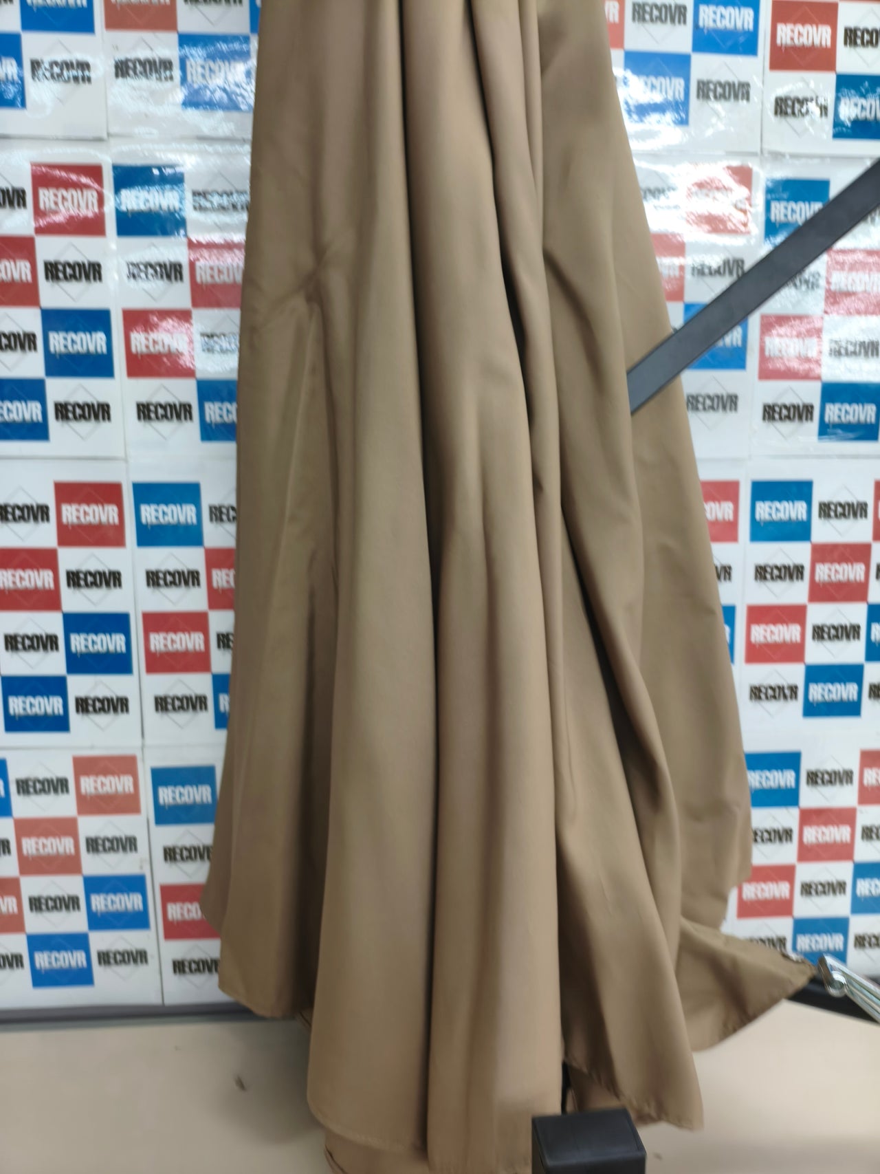 Sombrilla de pared BAKAJI 300 cm color crudo