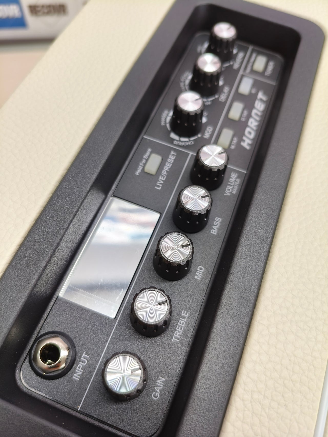 Amplificador guitarra 15W Mooer Hornet blanco