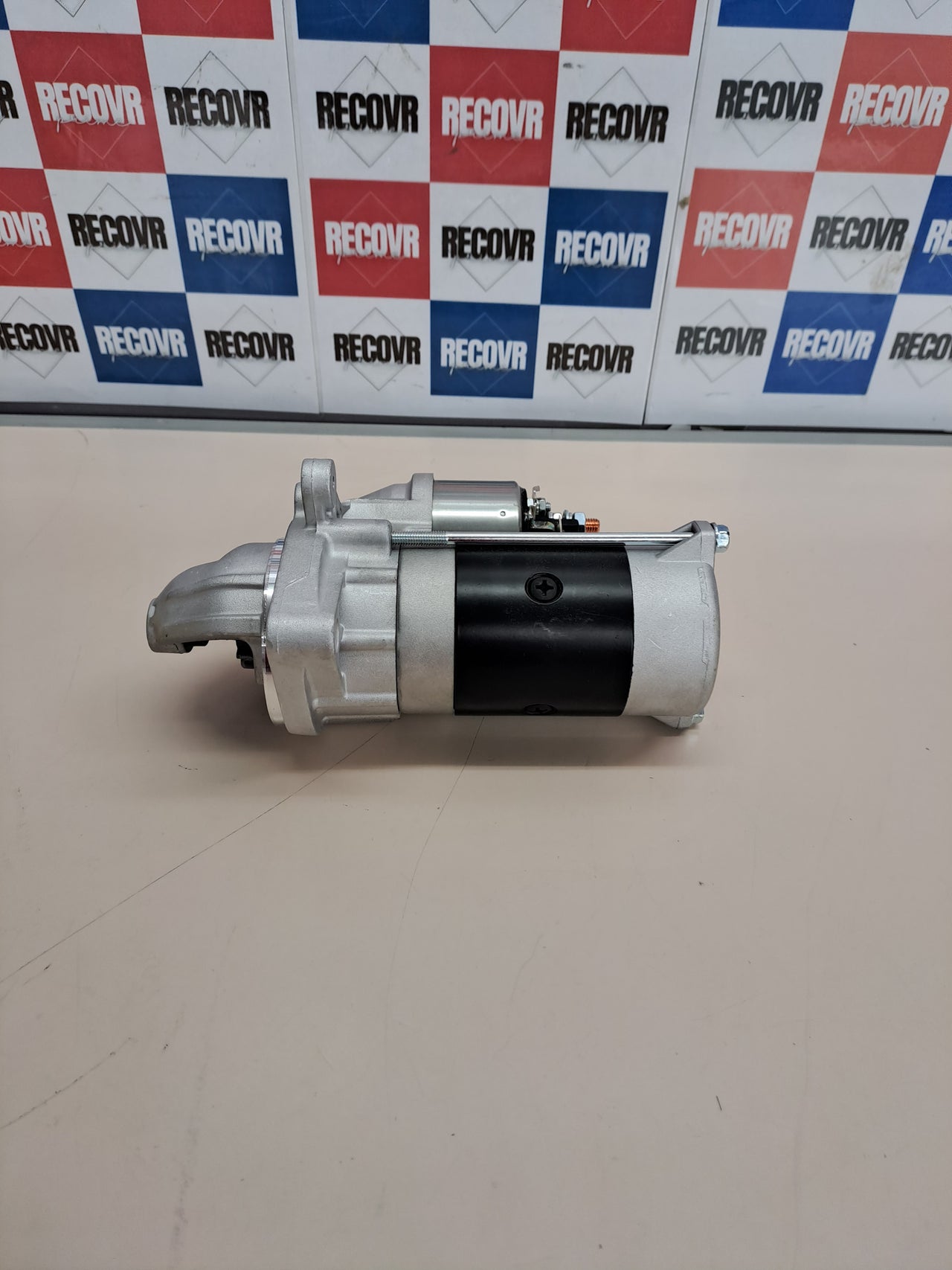 Motor de arranque 12V 1.8kW HELLA