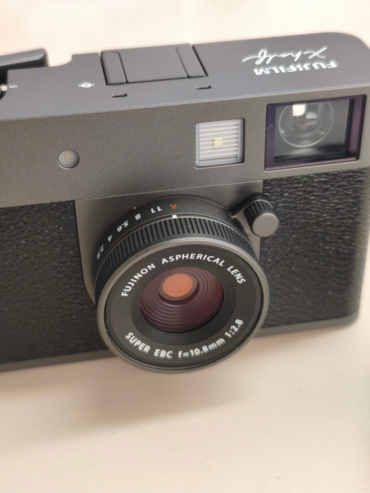 FUJIFILM X-HF1, cámara compacta, gris carbón