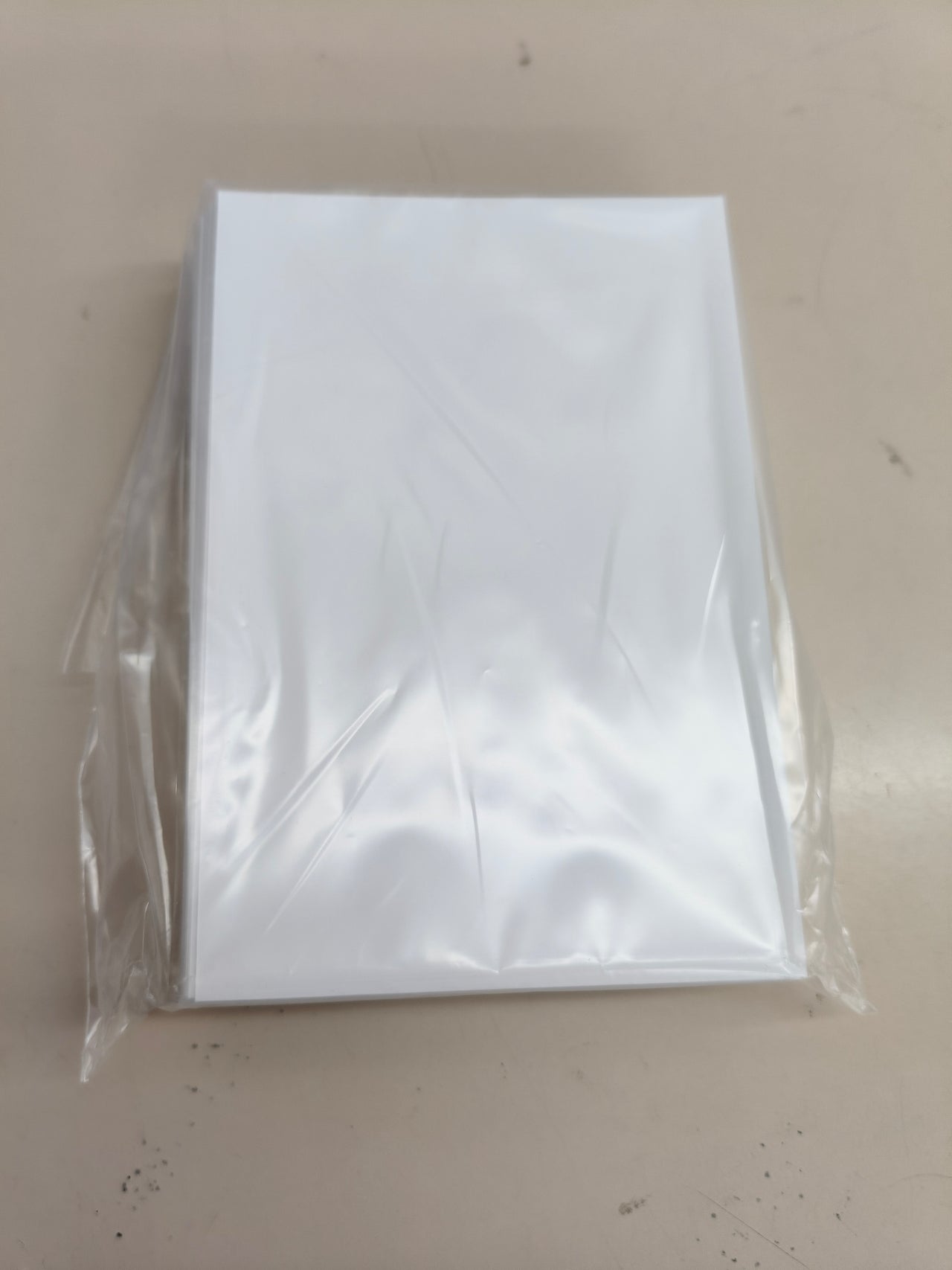 Papel fotográfico blanco de 10 × 15 cm, pack de 100 hojas.
