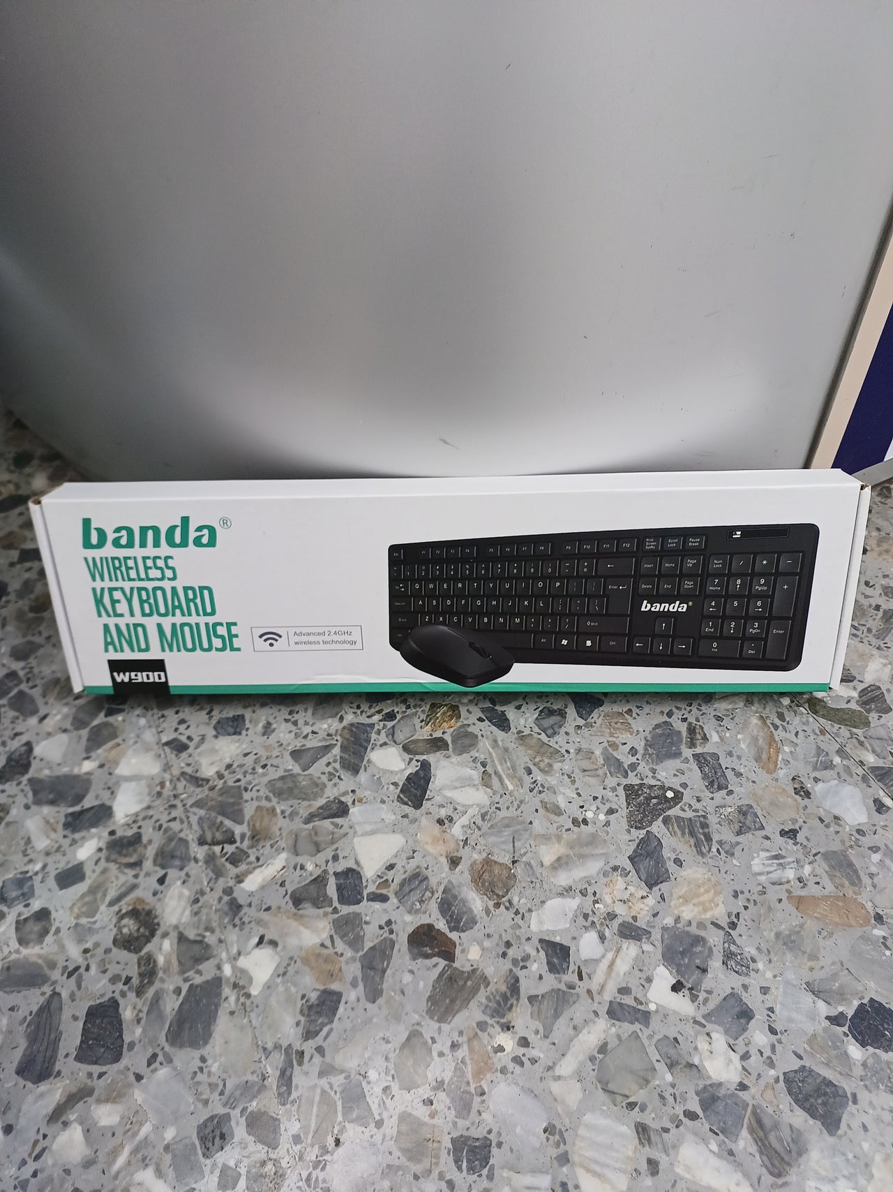 Teclado y ratón 2.4GHz 1200DPI banda W900