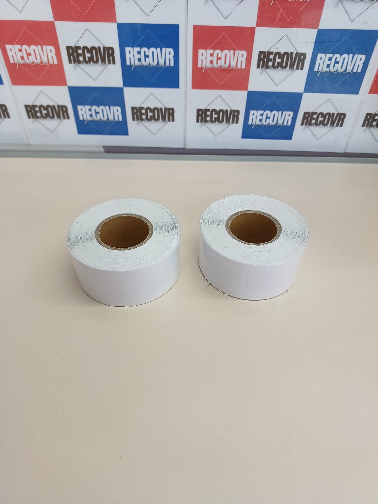 Etiquetas Antihurto RF 4x4 cm aprox 1000 Und
