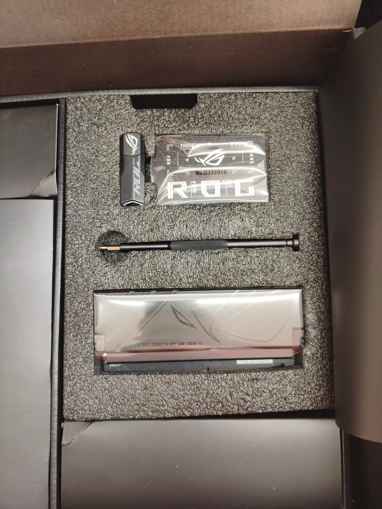 ASUS ROG Crosshair X870E Extreme, placa base AMD E-ATX, DDR5, PCIe 5.0, 5 M.2, Wi-Fi 7, LCD 5"