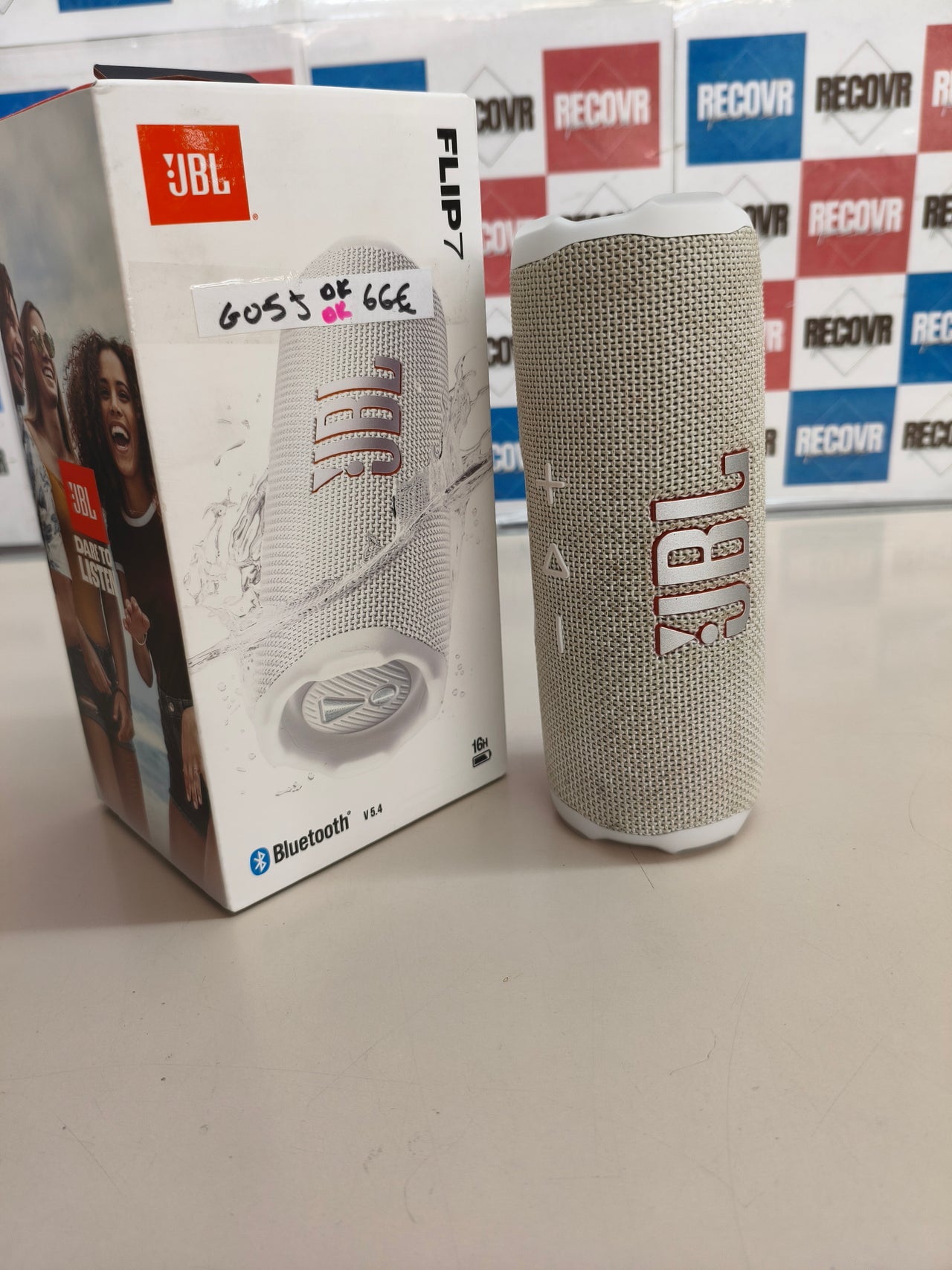 JBL Flip 7, altavoz Bluetooth portátil, 16 h, IP68, blanco