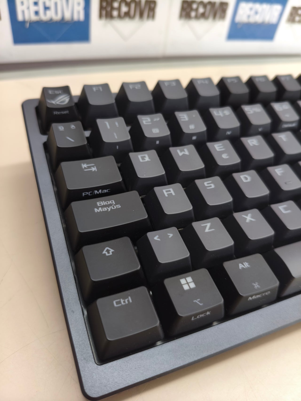 Teclado mecánico gaming ASUS ROG Azoth 75%