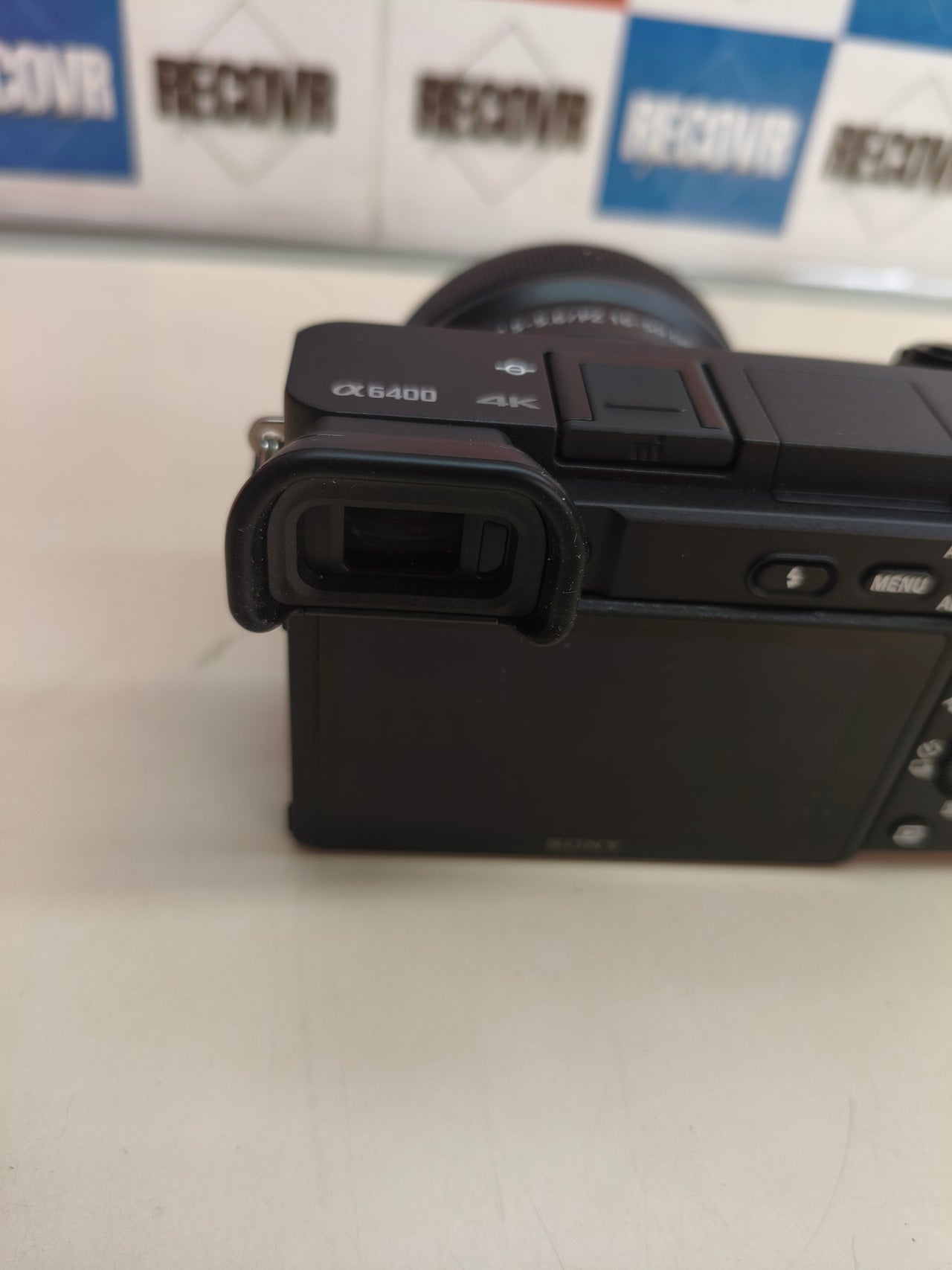 Sony Alpha 6400 vídeo 4K, pantalla abatible