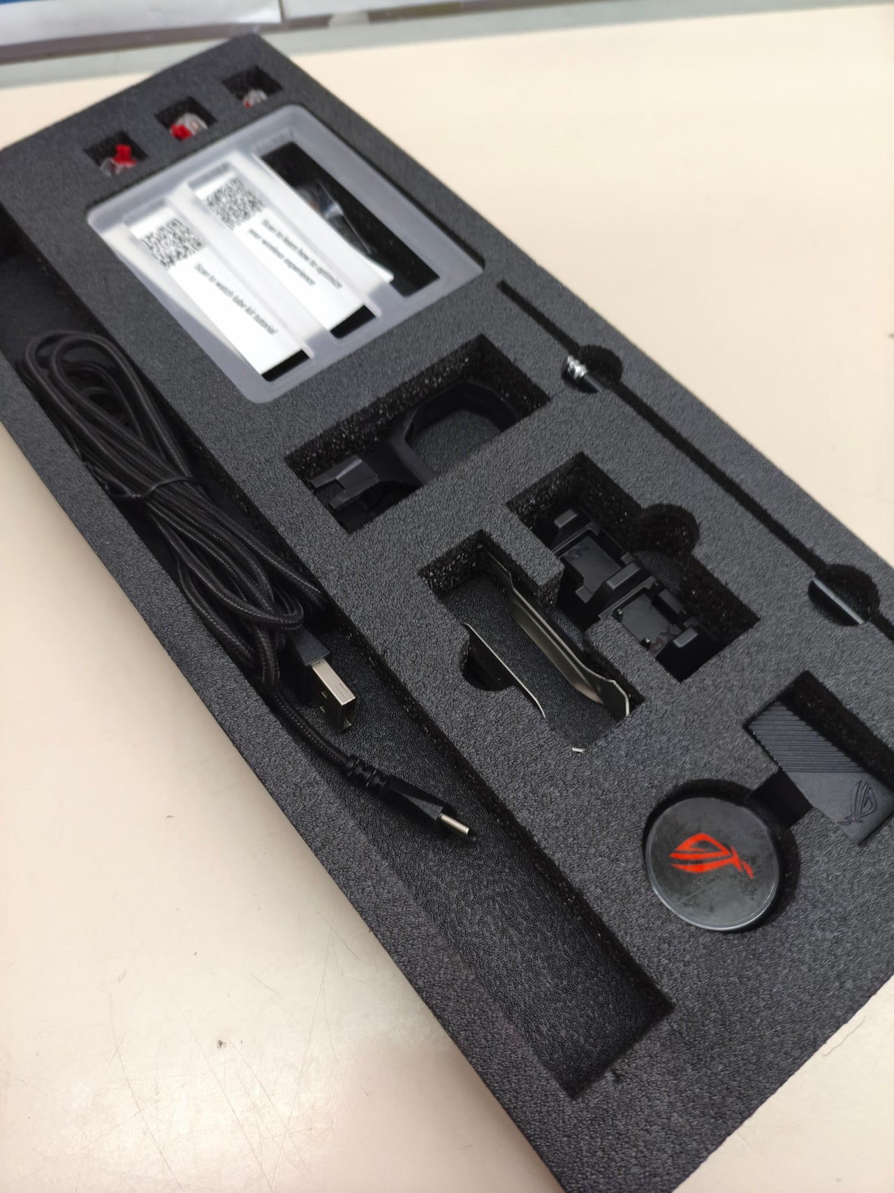 Teclado mecánico gaming ASUS ROG Azoth 75%