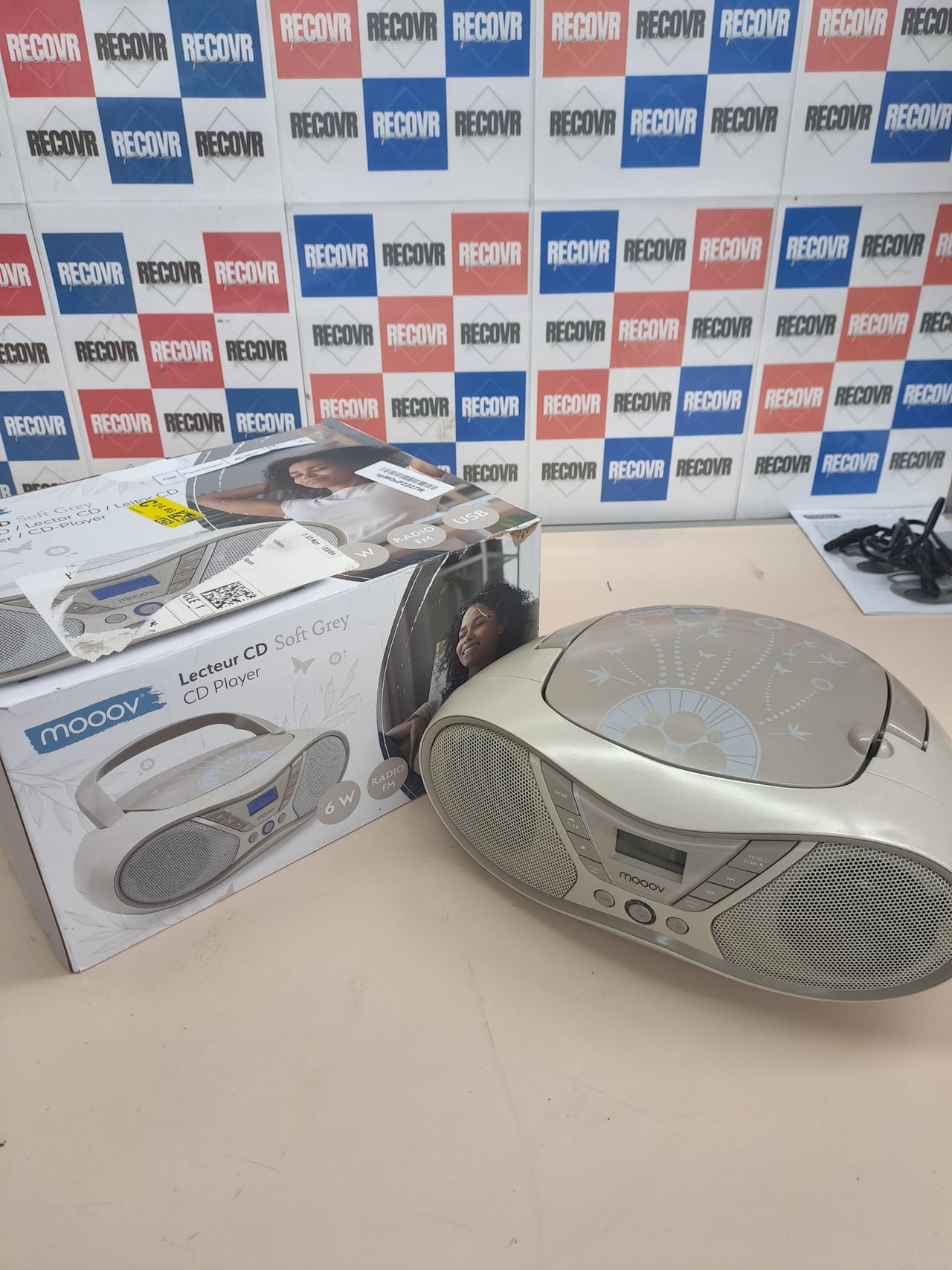 Reproductor de CD portátil con radio FM y USB