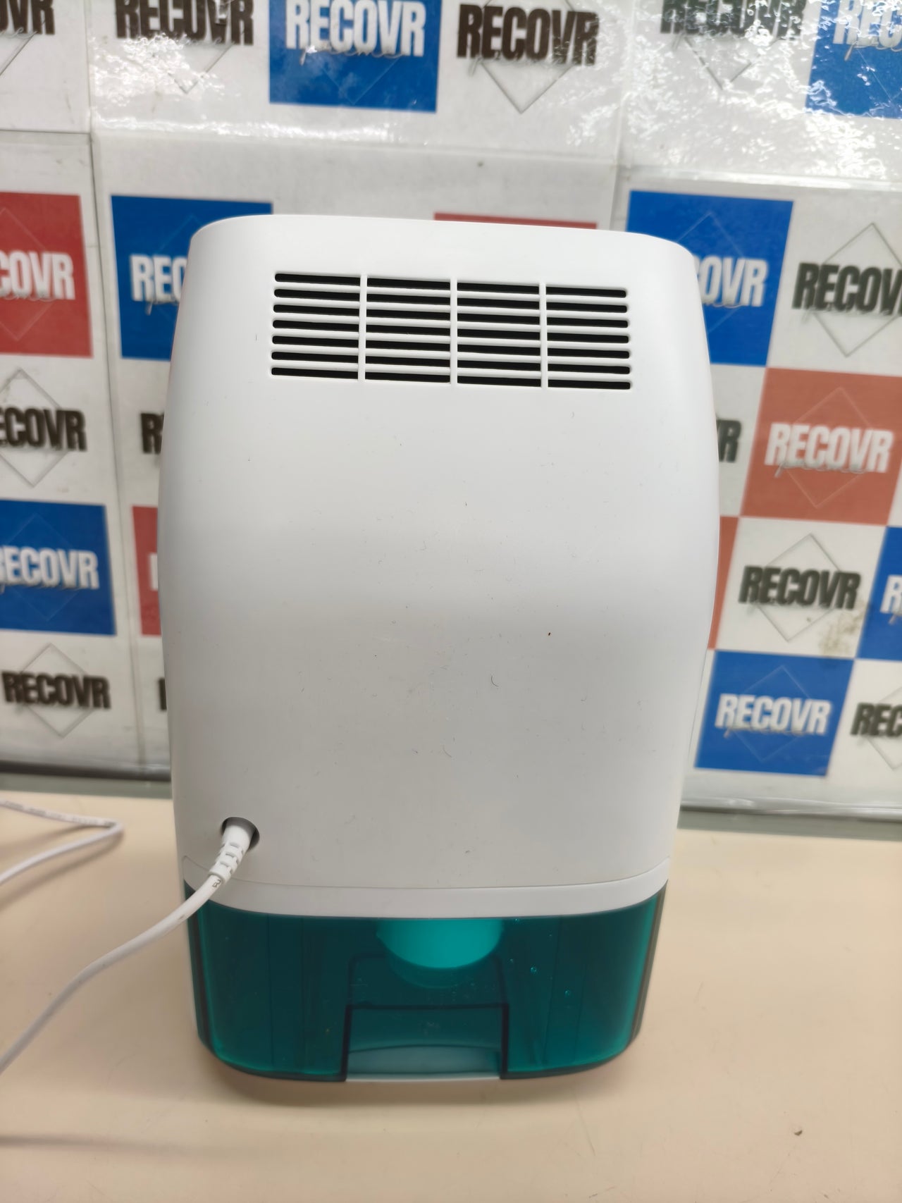 Deshumidificador 700 ml para estancias de hasta 15 m²