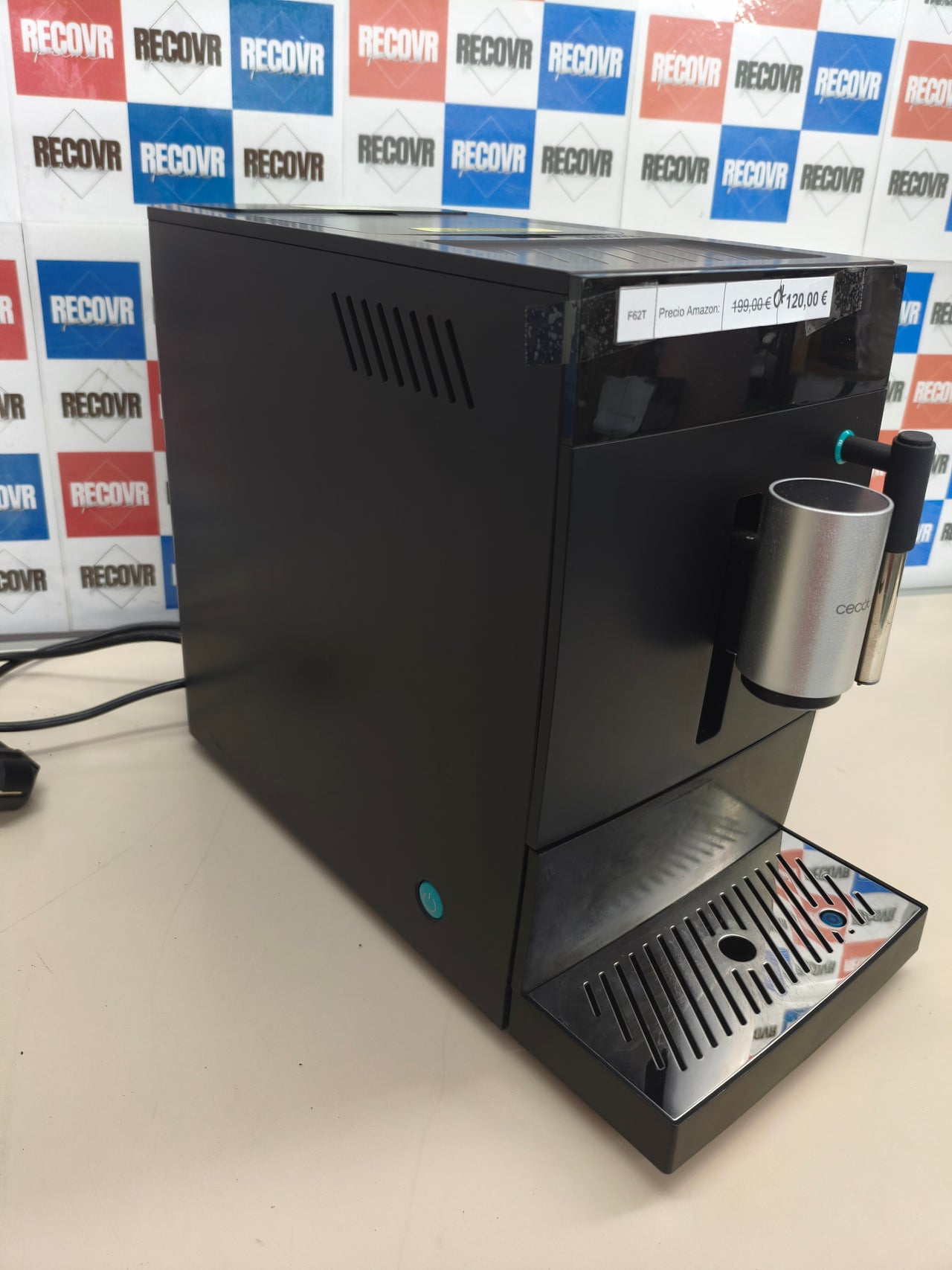 Cafetera superautomática Cecotec Cremmaet Compact Steam con molinillo y vaporizador