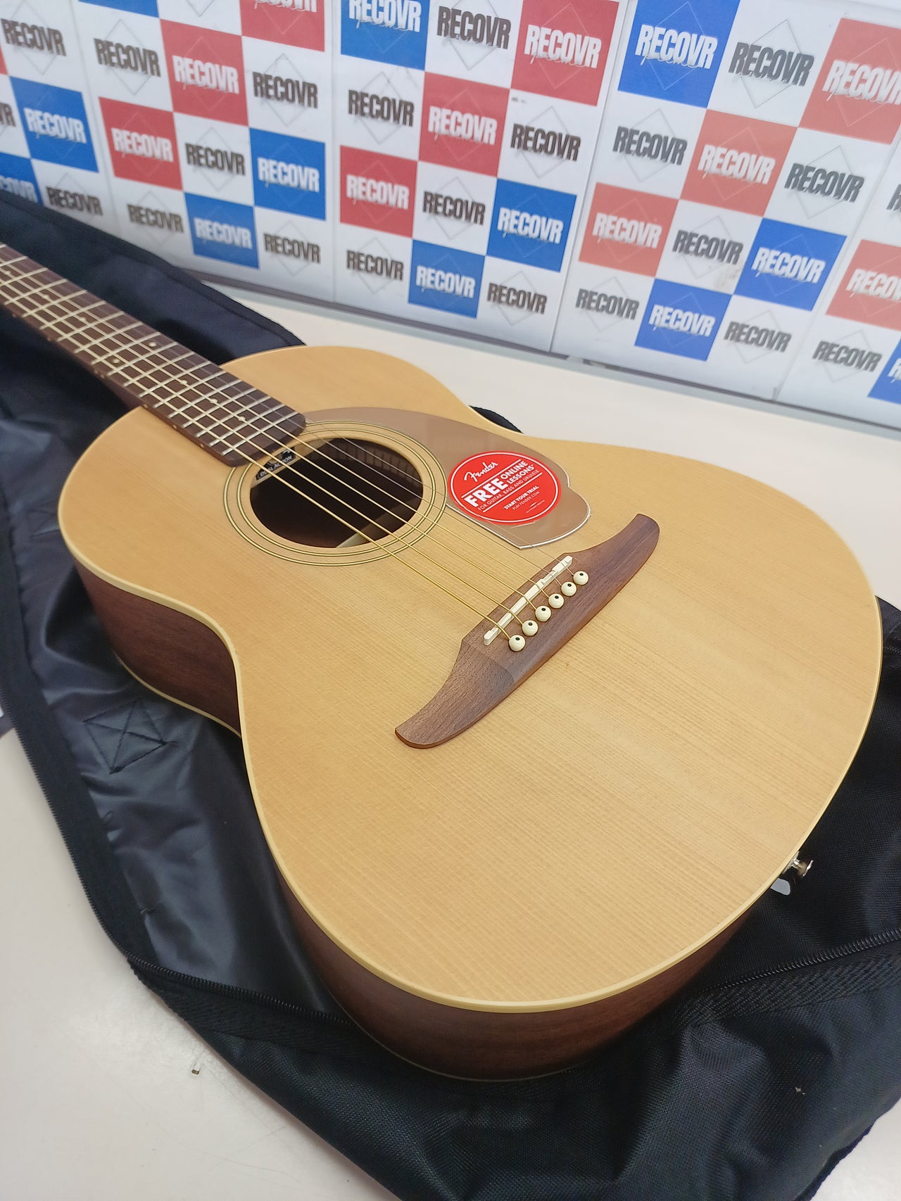 Guitarra acústica mini 24.1” funda Fender Sonoran Mini