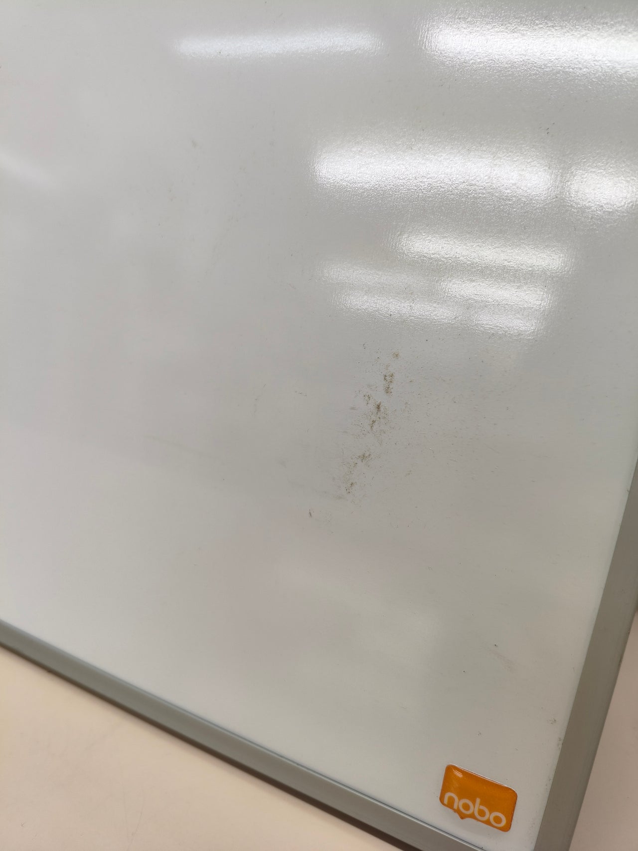 Pizarra móvil NOBO Classic Nano Clean 150x120 cm blanca
