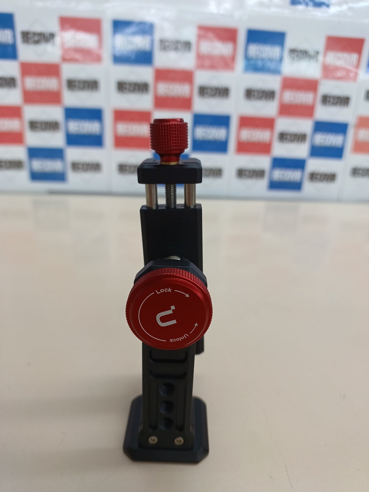 ULANZI ST-14 - Soporte de trípode para teléfono Celular, Adaptador de Aluminio con Zapata fría, Abrazadera de Soporte de teléfono Celular de 360° para iPhone 13 12 11 MAX Pro iPhone X XR XS 6 7 Plus