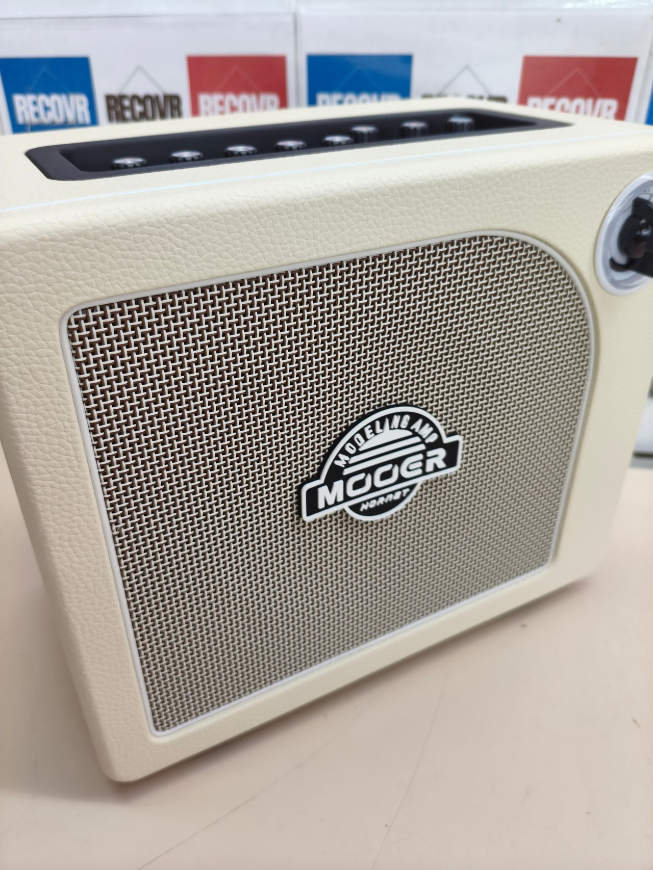 Amplificador guitarra 15W Mooer Hornet blanco