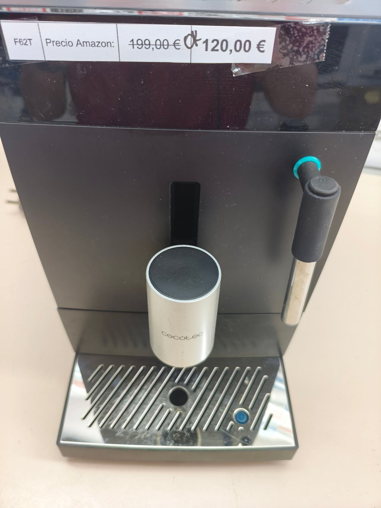 Cafetera superautomática Cecotec Cremmaet Compact Steam con molinillo y vaporizador