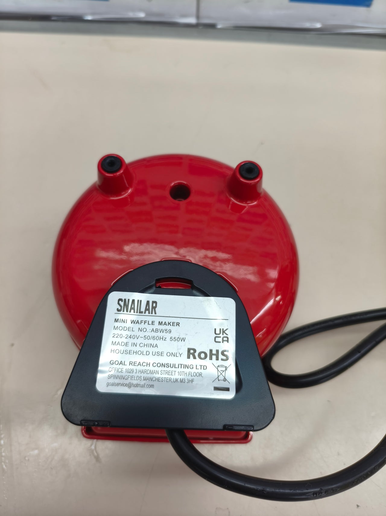 Mini gofrera de 550 W con placas antiadherentes.