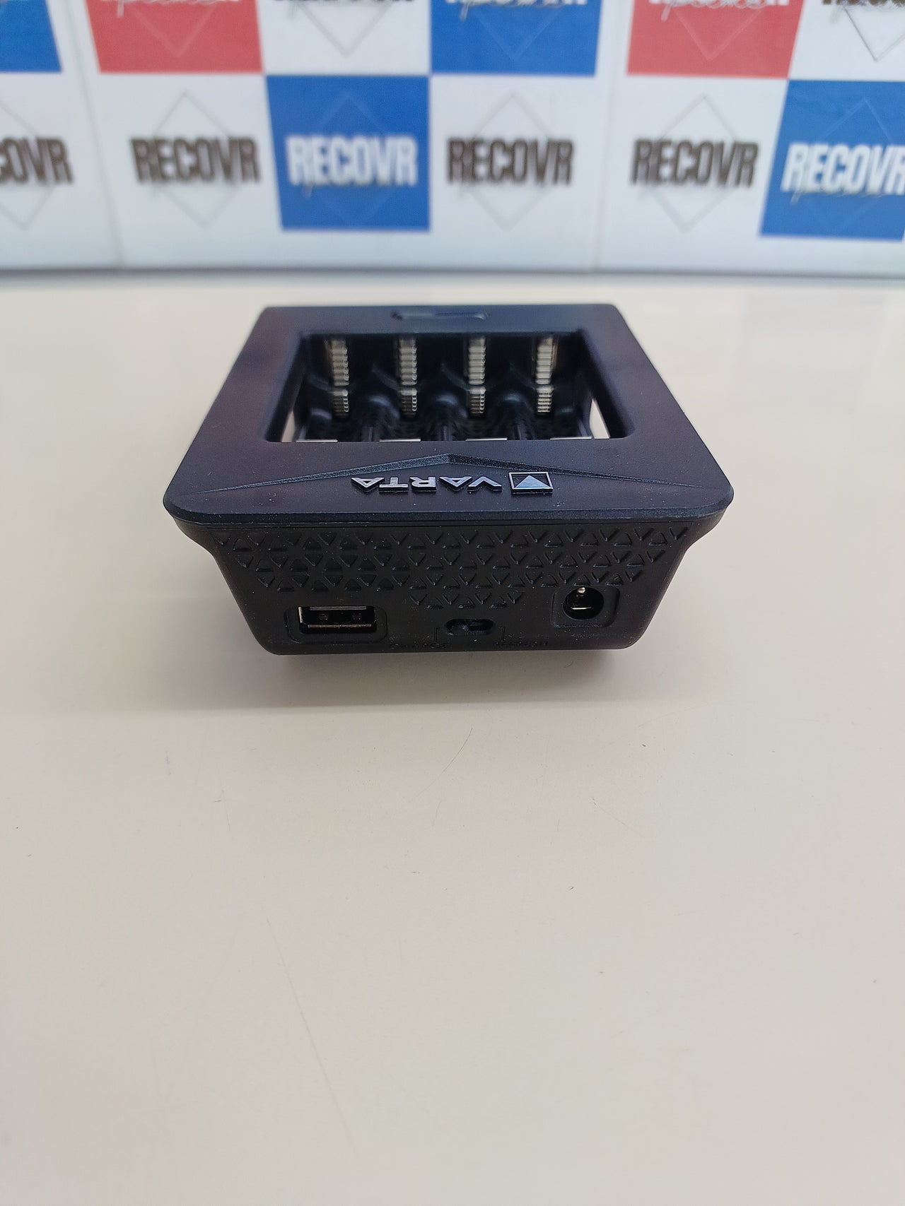Cargador de pilas AA/AAA LCD VARTA