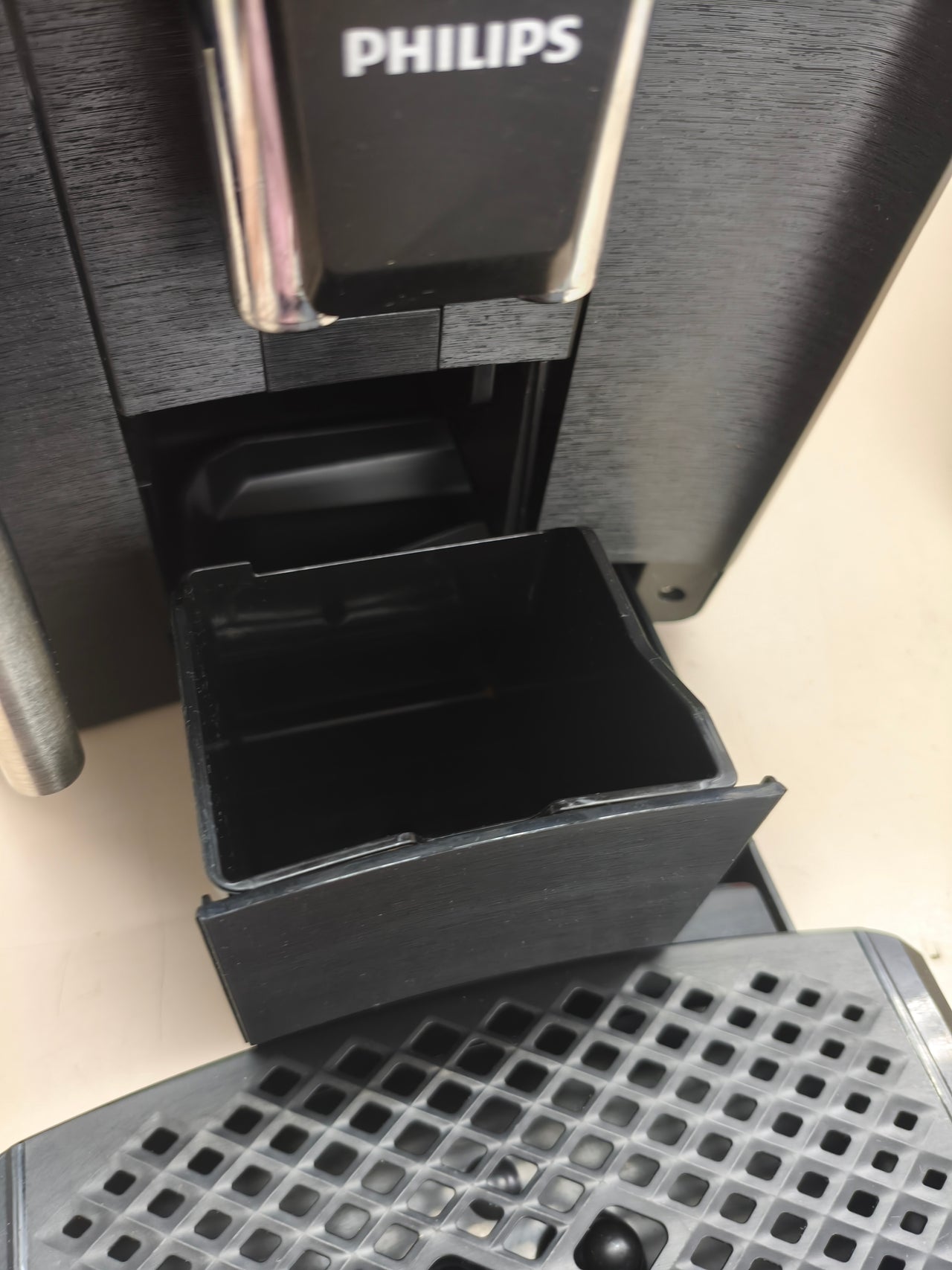 Cafetera espresso automática Philips Serie 2200 con espumador de leche