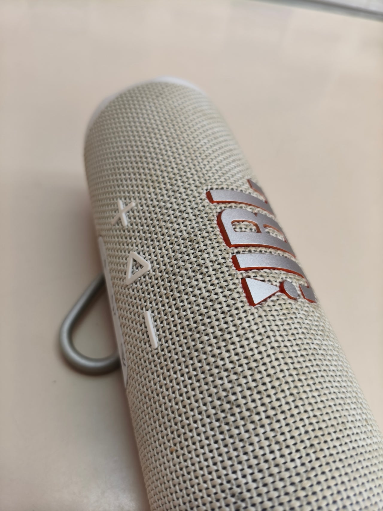 JBL Flip 7, altavoz Bluetooth portátil, 16 h, IP68, blanco