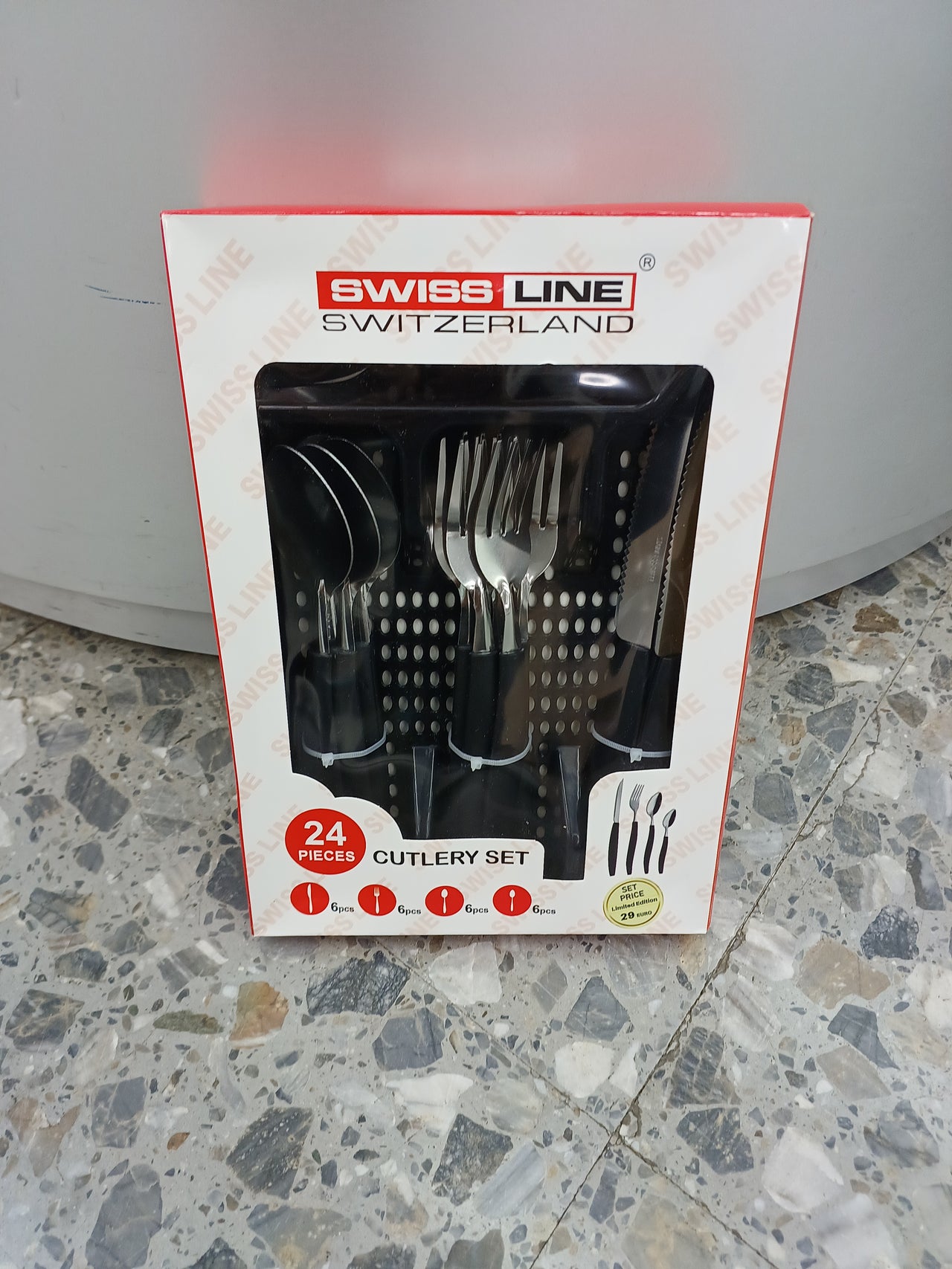 Set de 24 Cubiertos, 6 Cuchillos, 6 tenedores, 6 cucharas, 6 cucharillas SWISSLINE