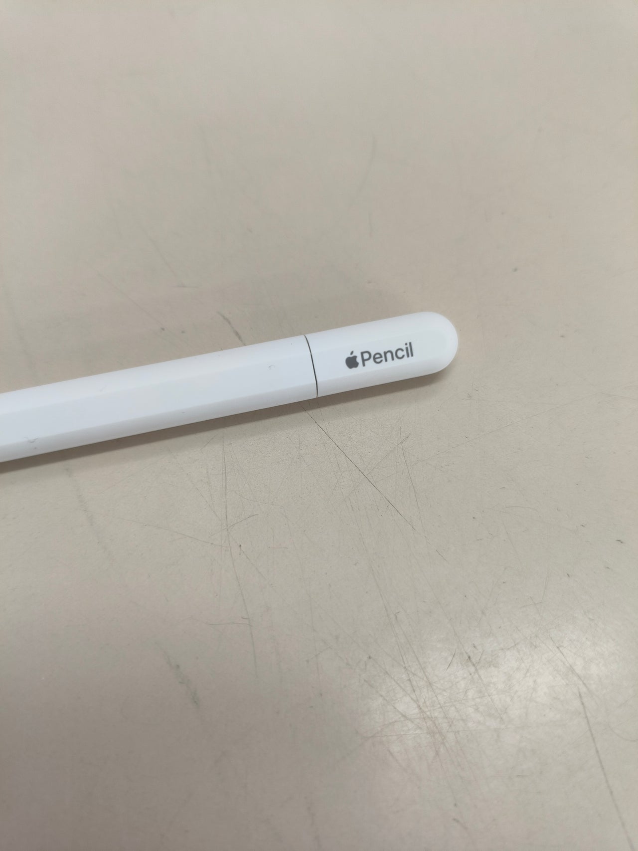 Lápiz digital Apple Pencil USB-C para iPad.