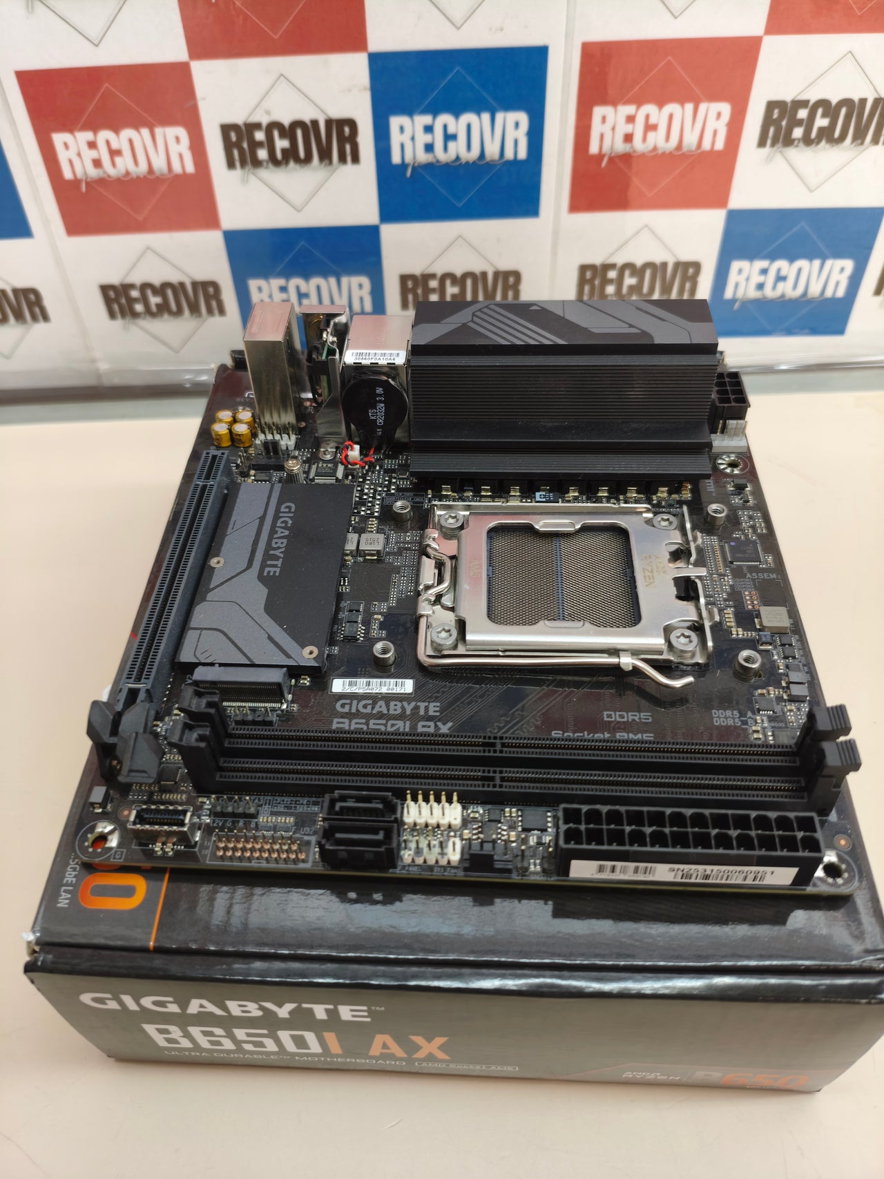 Placa base GIGABYTE B650I AX, placa base Mini-ITX, Ryzen 9000,